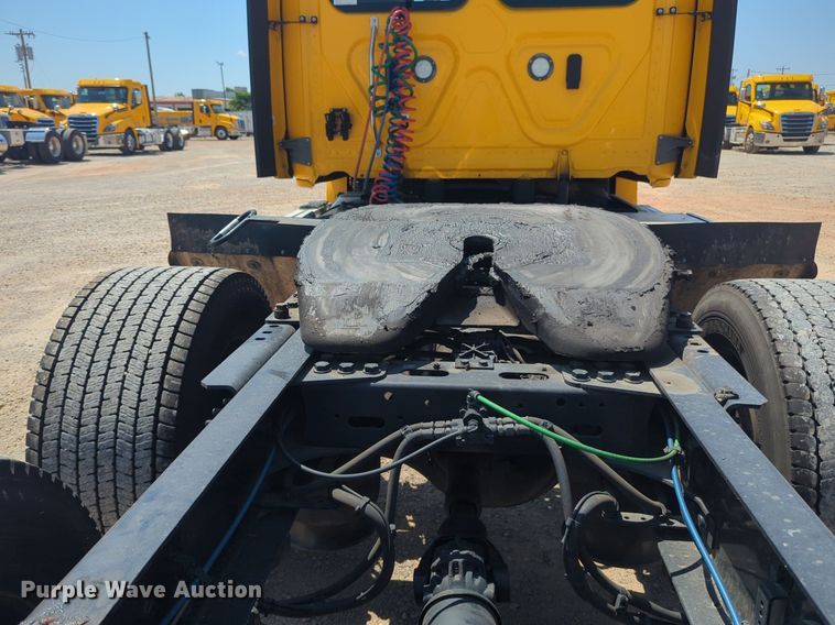 image for item NW9628 2021 Freightliner Cascadia 126 semi truck