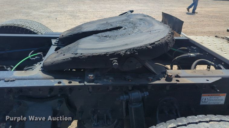 image for item NW9628 2021 Freightliner Cascadia 126 semi truck