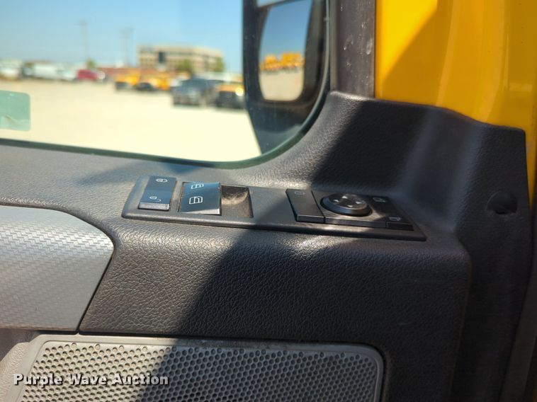 image for item NW9628 2021 Freightliner Cascadia 126 semi truck