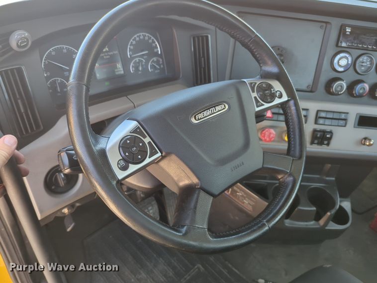 image for item NW9628 2021 Freightliner Cascadia 126 semi truck