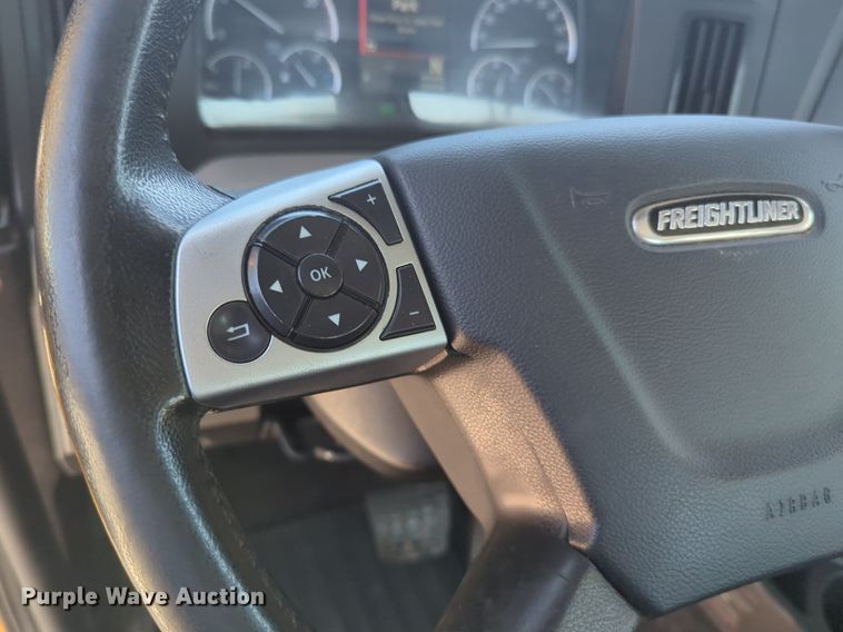 image for item NW9628 2021 Freightliner Cascadia 126 semi truck