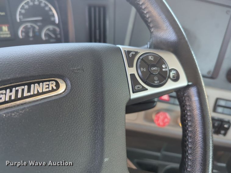 image for item NW9628 2021 Freightliner Cascadia 126 semi truck