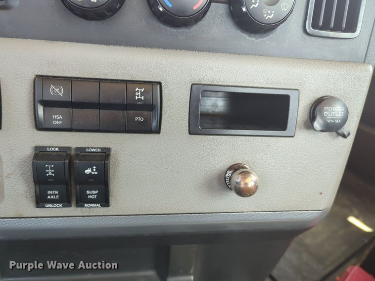 image for item NW9628 2021 Freightliner Cascadia 126 semi truck