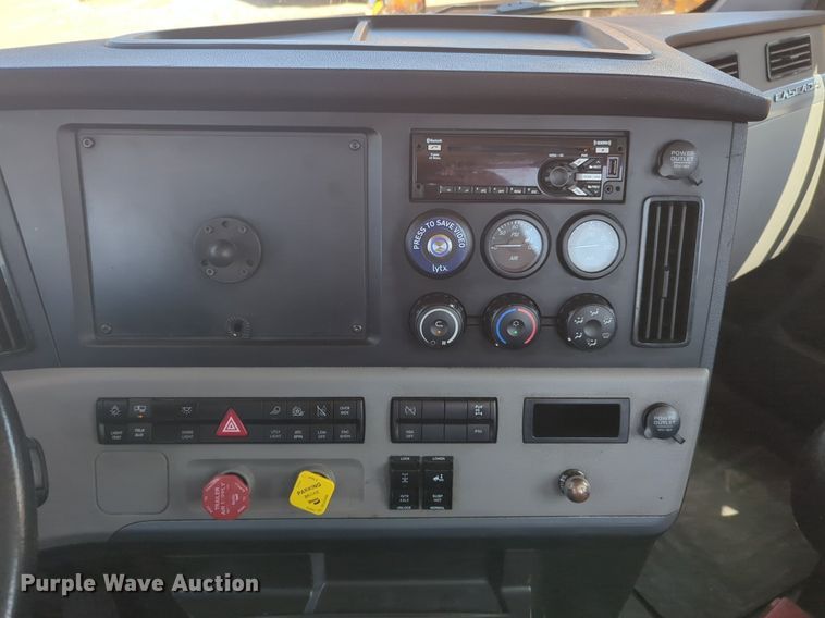 image for item NW9628 2021 Freightliner Cascadia 126 semi truck