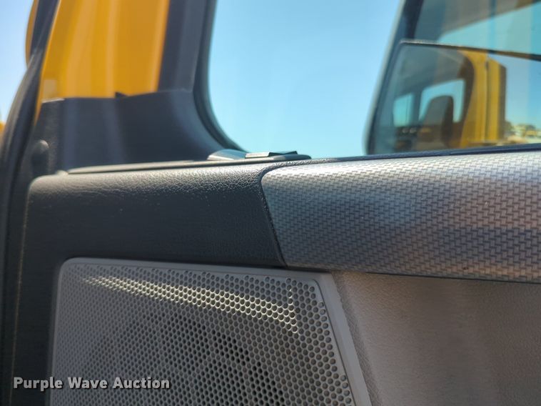 image for item NW9628 2021 Freightliner Cascadia 126 semi truck