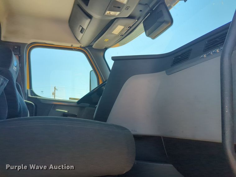 image for item NW9628 2021 Freightliner Cascadia 126 semi truck