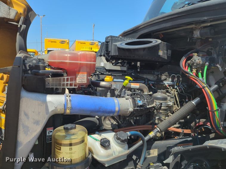 image for item NW9628 2021 Freightliner Cascadia 126 semi truck