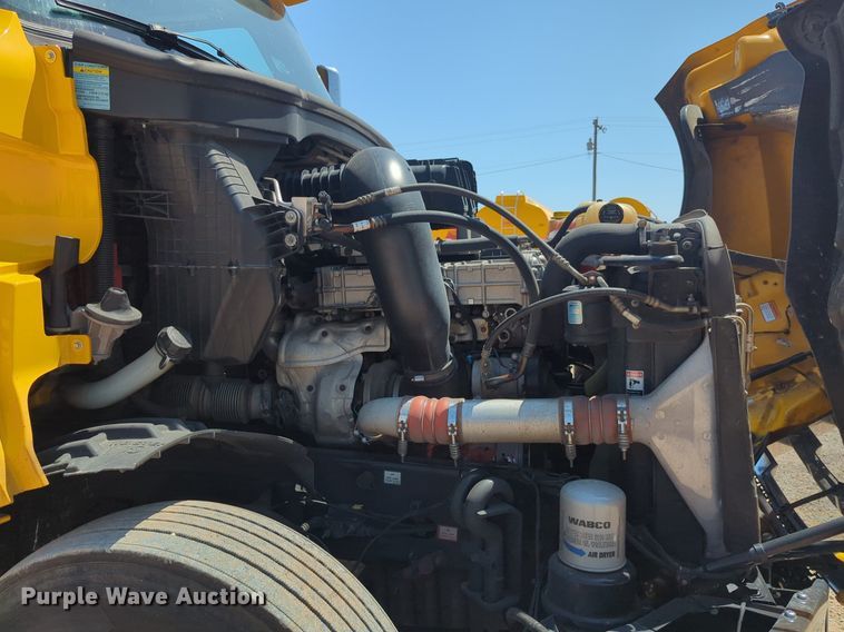 image for item NW9628 2021 Freightliner Cascadia 126 semi truck