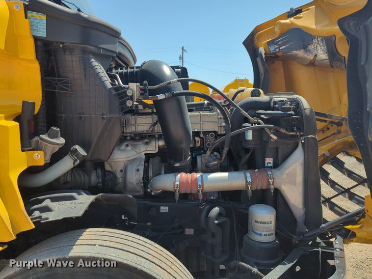 image for item NW9628 2021 Freightliner Cascadia 126 semi truck