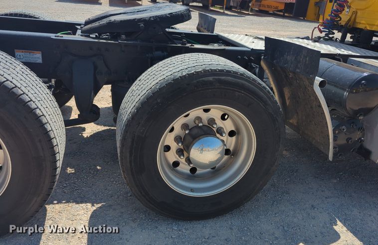 image for item NW9628 2021 Freightliner Cascadia 126 semi truck