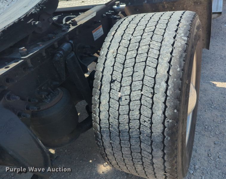 image for item NW9628 2021 Freightliner Cascadia 126 semi truck