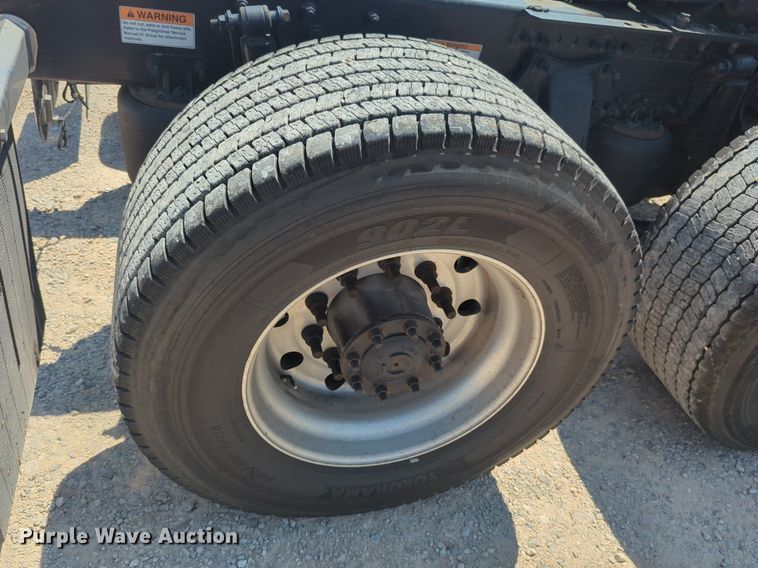 image for item NW9628 2021 Freightliner Cascadia 126 semi truck