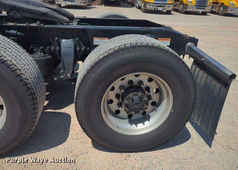 image for item NW9628 2021 Freightliner Cascadia 126 semi truck