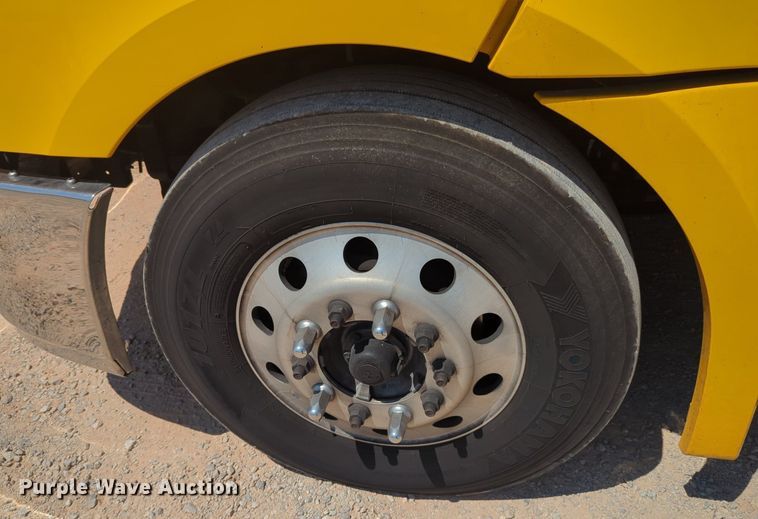 image for item NW9628 2021 Freightliner Cascadia 126 semi truck