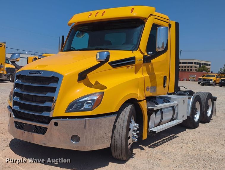 image for item NW9629 2021 Freightliner Cascadia 126 semi truck