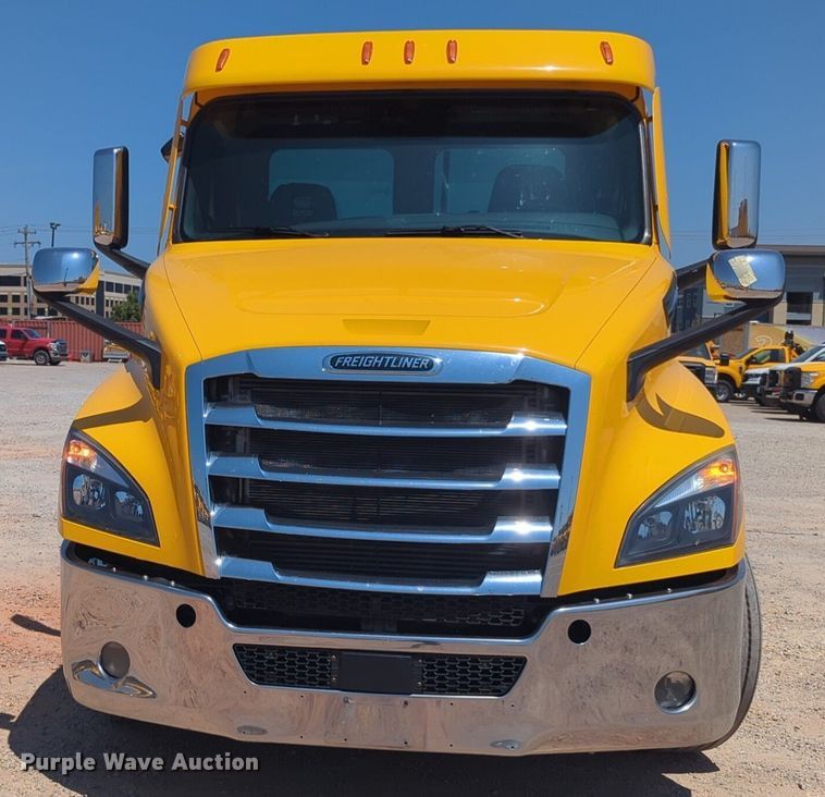 image for item NW9629 2021 Freightliner Cascadia 126 semi truck