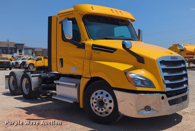 image for item NW9629 2021 Freightliner Cascadia 126 semi truck