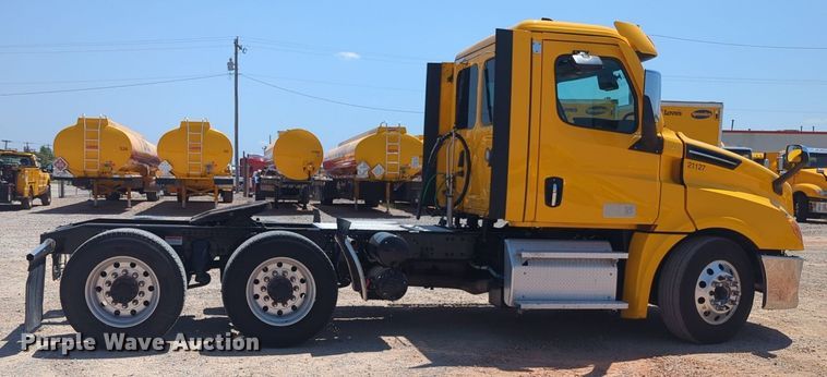 image for item NW9629 2021 Freightliner Cascadia 126 semi truck