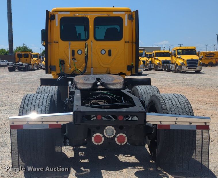 image for item NW9629 2021 Freightliner Cascadia 126 semi truck