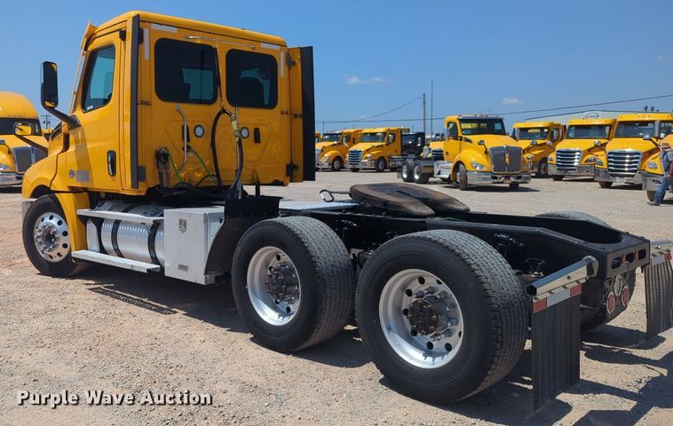 image for item NW9629 2021 Freightliner Cascadia 126 semi truck