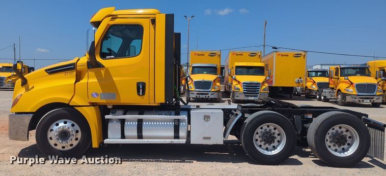 image for item NW9629 2021 Freightliner Cascadia 126 semi truck