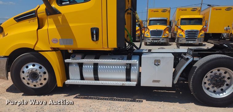 image for item NW9629 2021 Freightliner Cascadia 126 semi truck