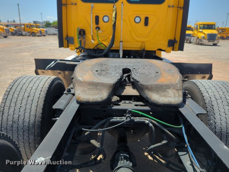 image for item NW9629 2021 Freightliner Cascadia 126 semi truck