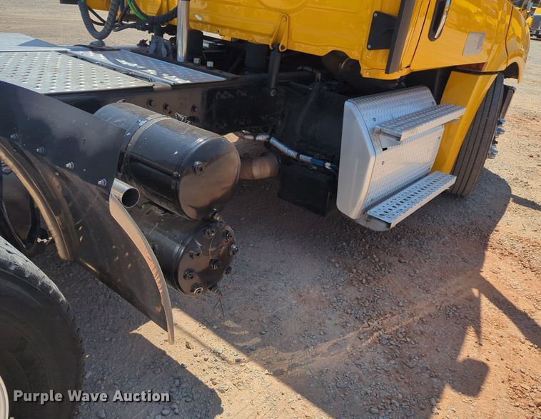 image for item NW9629 2021 Freightliner Cascadia 126 semi truck