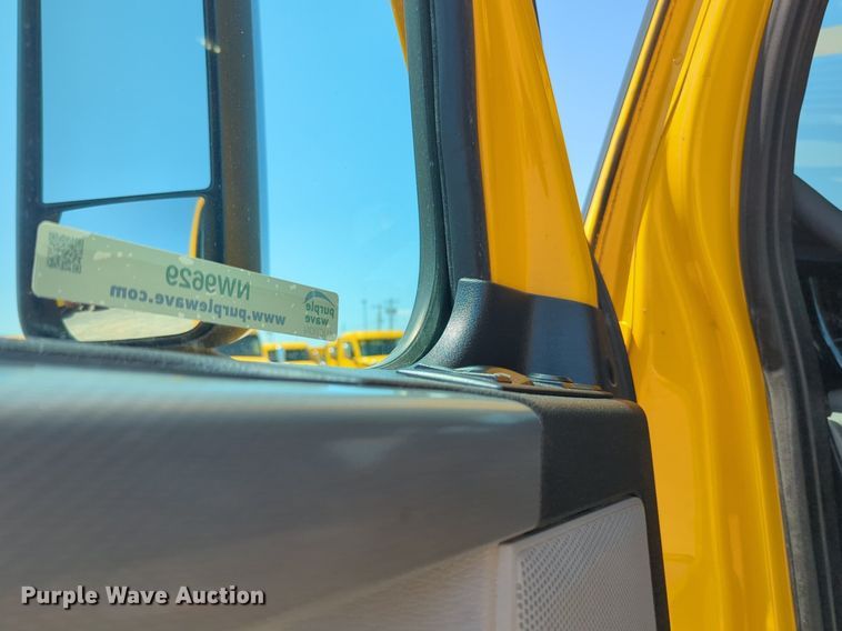 image for item NW9629 2021 Freightliner Cascadia 126 semi truck