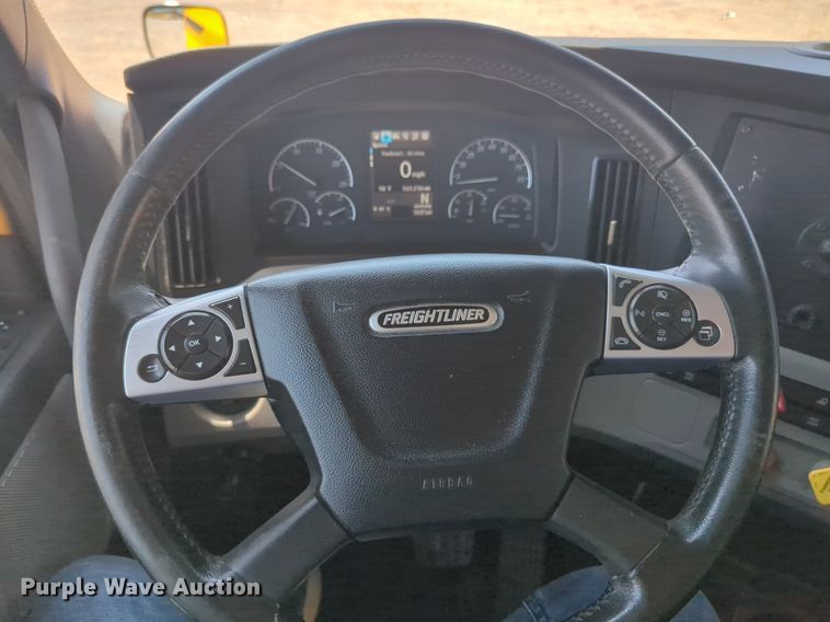 image for item NW9629 2021 Freightliner Cascadia 126 semi truck