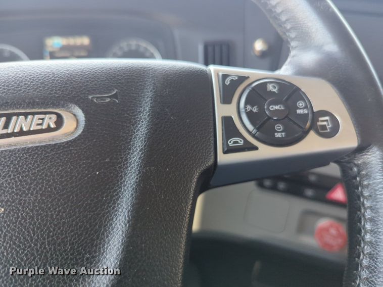 image for item NW9629 2021 Freightliner Cascadia 126 semi truck