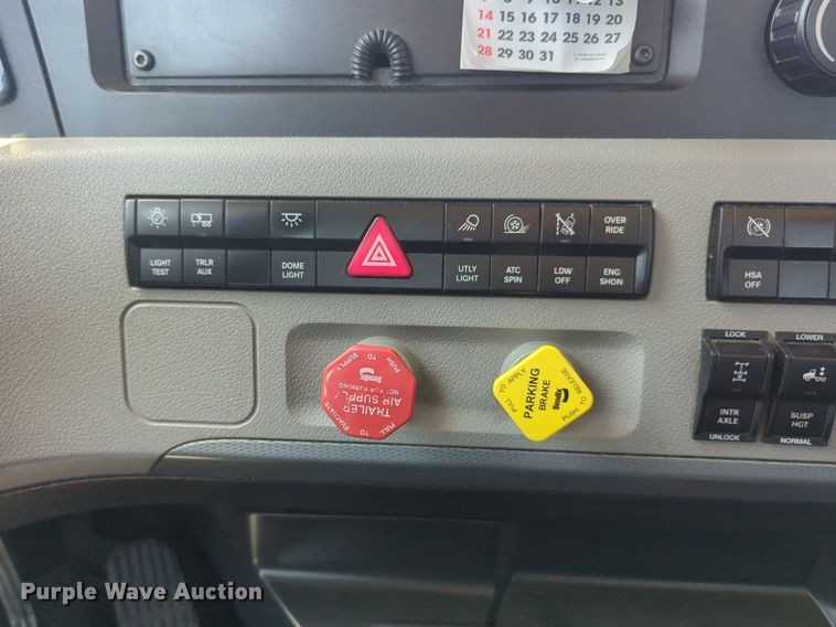 image for item NW9629 2021 Freightliner Cascadia 126 semi truck