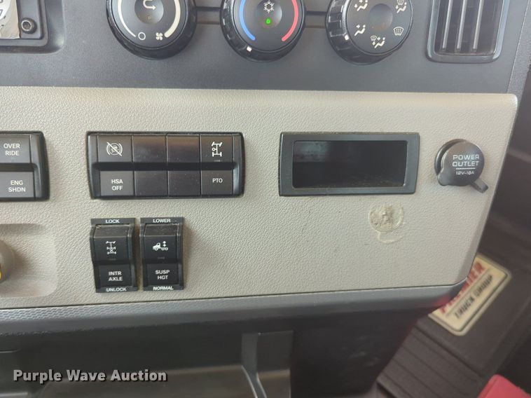 image for item NW9629 2021 Freightliner Cascadia 126 semi truck