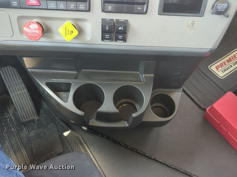 image for item NW9629 2021 Freightliner Cascadia 126 semi truck