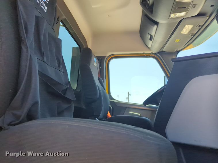 image for item NW9629 2021 Freightliner Cascadia 126 semi truck