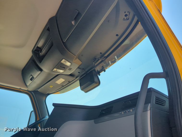 image for item NW9629 2021 Freightliner Cascadia 126 semi truck