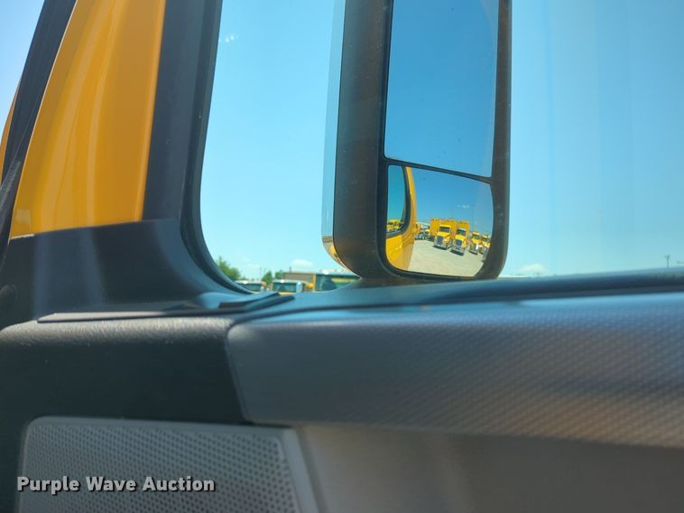 image for item NW9629 2021 Freightliner Cascadia 126 semi truck