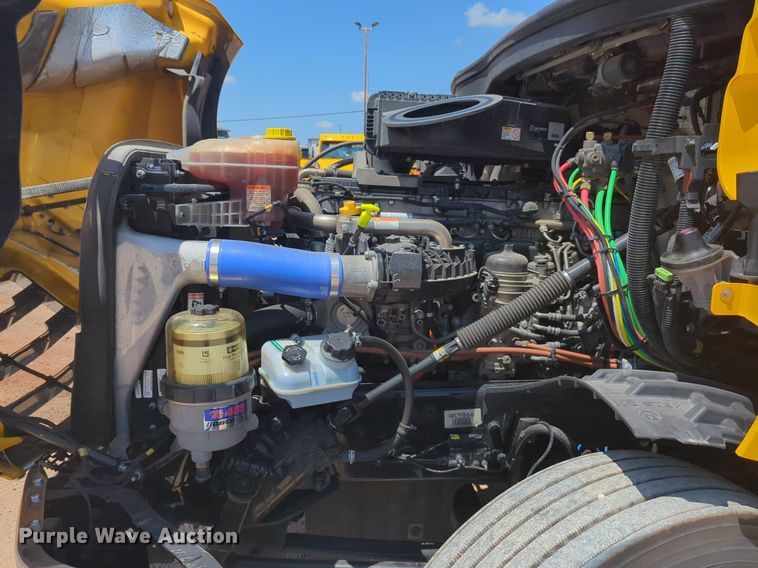 image for item NW9629 2021 Freightliner Cascadia 126 semi truck