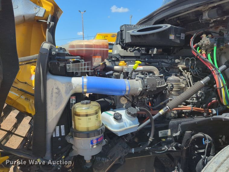 image for item NW9629 2021 Freightliner Cascadia 126 semi truck