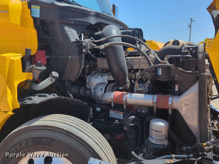 image for item NW9629 2021 Freightliner Cascadia 126 semi truck