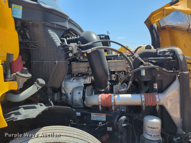 image for item NW9629 2021 Freightliner Cascadia 126 semi truck