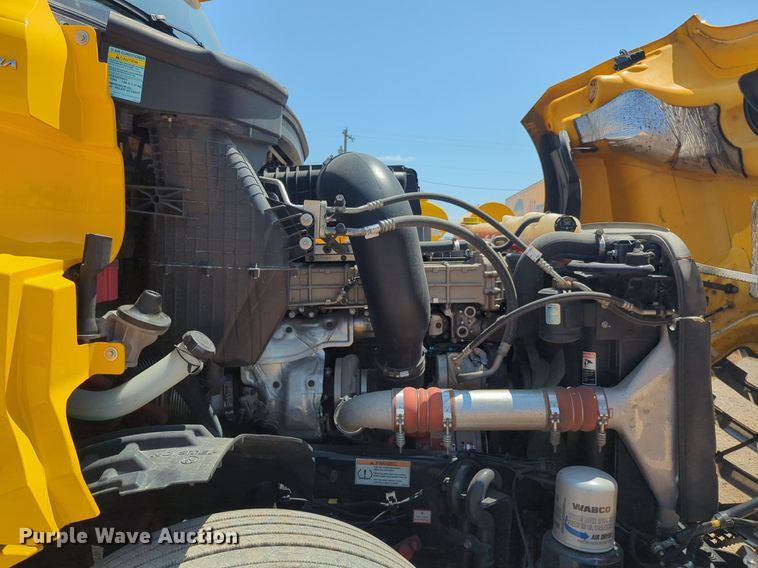 image for item NW9629 2021 Freightliner Cascadia 126 semi truck