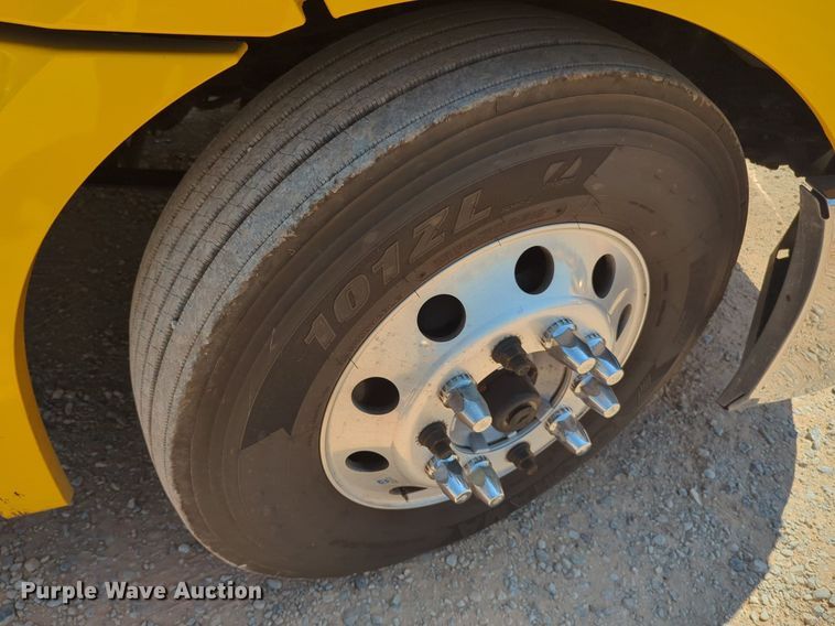 image for item NW9629 2021 Freightliner Cascadia 126 semi truck