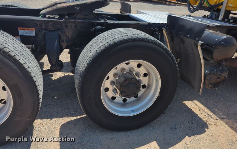 image for item NW9629 2021 Freightliner Cascadia 126 semi truck