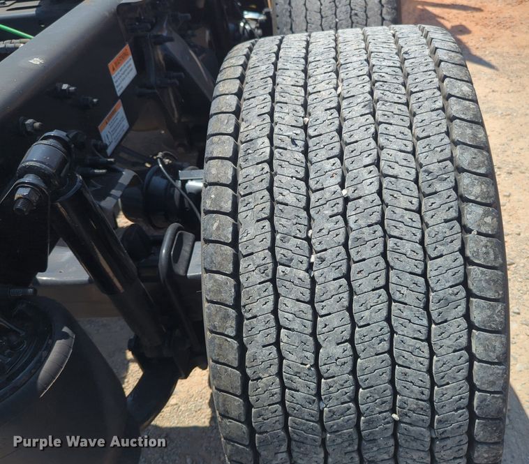 image for item NW9629 2021 Freightliner Cascadia 126 semi truck