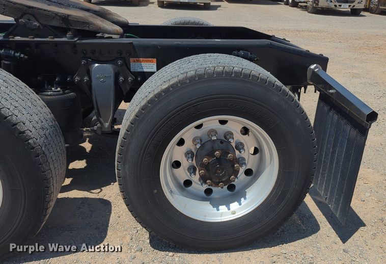 image for item NW9629 2021 Freightliner Cascadia 126 semi truck