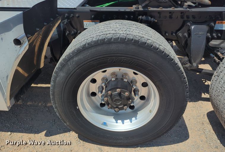 image for item NW9629 2021 Freightliner Cascadia 126 semi truck