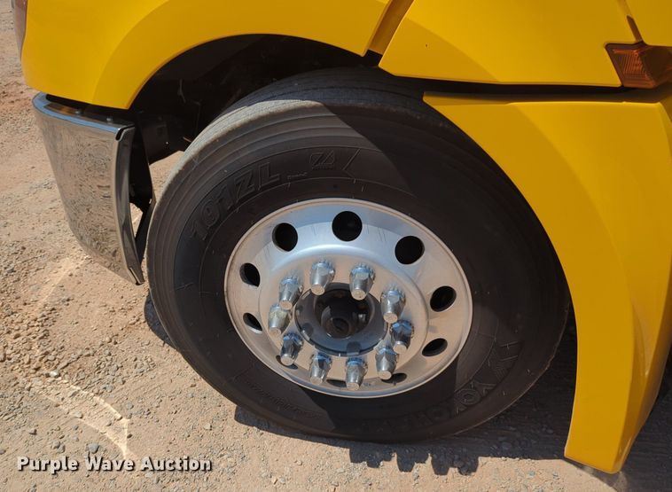 image for item NW9629 2021 Freightliner Cascadia 126 semi truck