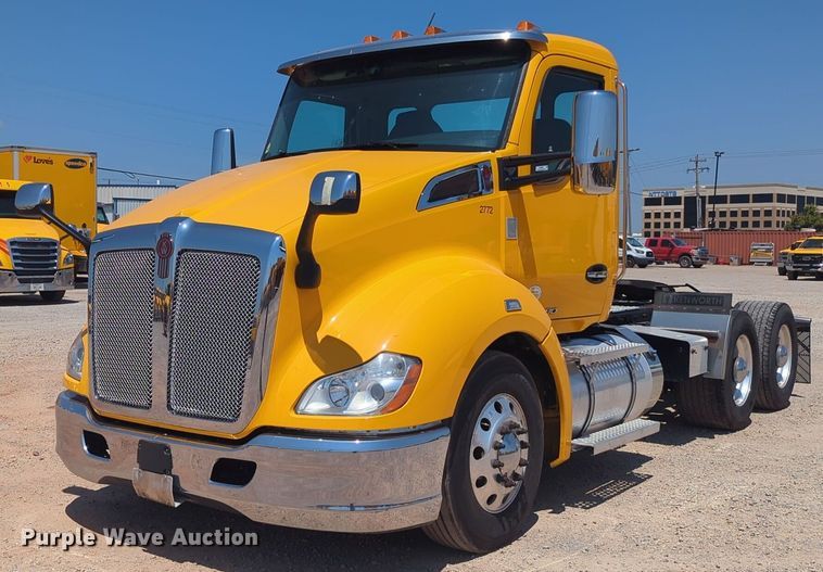 image for item NW9630 2020 Kenworth T680 semi truck