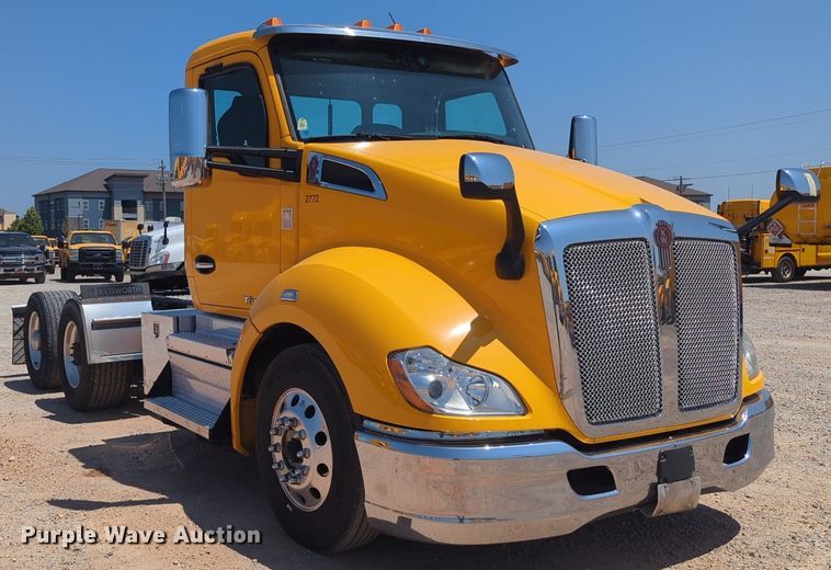 image for item NW9630 2020 Kenworth T680 semi truck